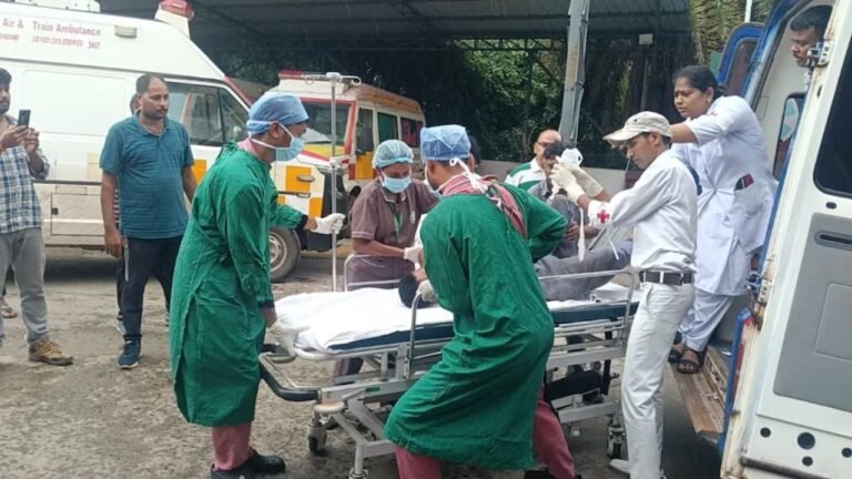 Chakradharpur Railway Division : रेल ट्रैक पर मौत का धमाका – नक्सलियों ने किया बम विस्फोट, एक ट्रैकमैन की मौत, दूसरा गंभीर