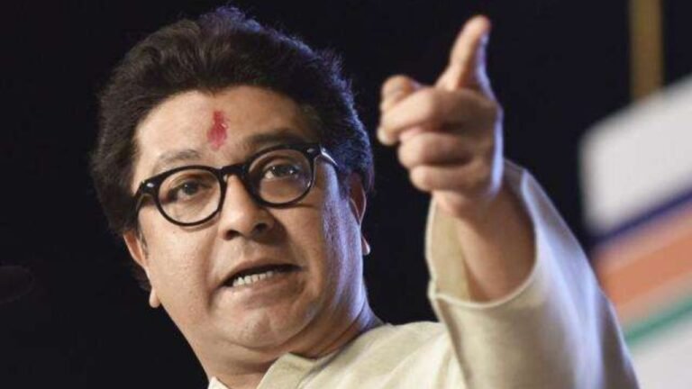 MNS’s ‘Night Raid’ in Raigad : राज ठाकरे के बयान के तुरंत बाद कार्रवाई – पनवेल में ‘नाइट राइडर’ बार पर महाराष्ट्र नवनिर्माण सेना की चलीं लाठियां