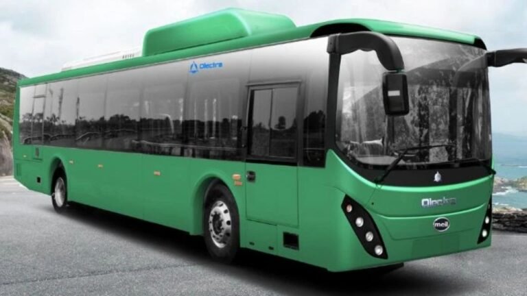 Luxury bus service : फ्लाइट जैसा सफर अब बस में – मोदी सरकार की 135 सीटर लग्जरी बस सेवा नागपुर से होगी लॉन्च, किराया सस्ता