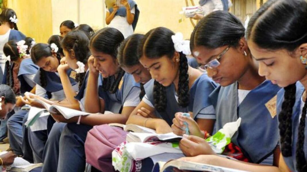 पुडुचेरी में छात्र हितों पर बड़ा फैसला: छात्राओं के लिए ओवरकोट अनिवार्य, छात्रों को 10% आरक्षण, छुट्टियों में नहीं होंगे एक्स्ट्रा क्लास