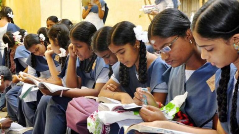 पुडुचेरी में छात्र हितों पर बड़ा फैसला: छात्राओं के लिए ओवरकोट अनिवार्य, छात्रों को 10% आरक्षण, छुट्टियों में नहीं होंगे एक्स्ट्रा क्लास