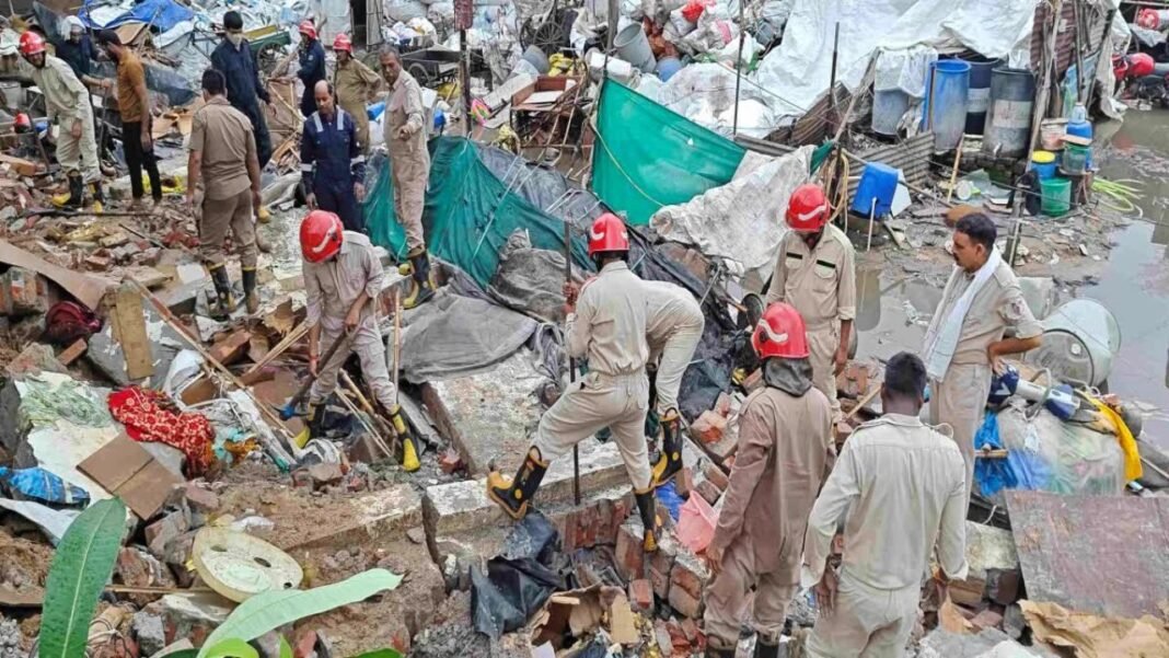 दिल्ली में बारिश से बड़ा हादसा : समाधि स्थल की 100 फीट लंबी दीवार गिरी, 7 की मौत