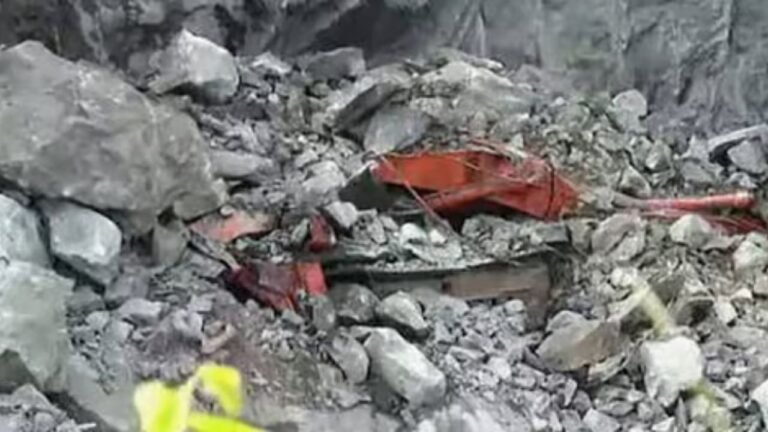 Bapatla incident : खदान में चट्टान खिसकने से 6 मजदूरों की मौत, 10 घायल, मुख्यमंत्री नायडू ने जताया शोक, जांच के आदेश