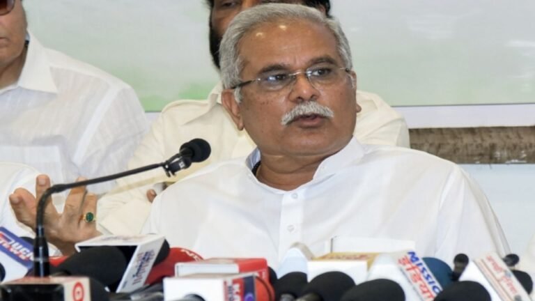 गौठान योजना बंद होने पर भूपेश बघेल का हमला, कहा—गायों को मरने के लिए सड़कों पर छोड़ दिया गया
