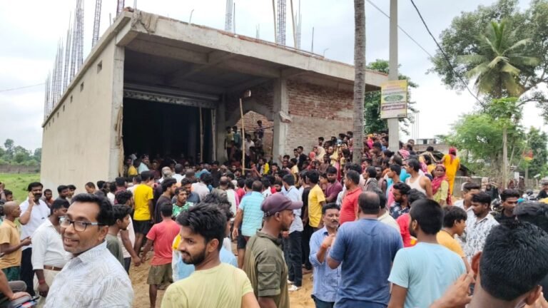 बिहार : सेप्टिक टैंक में उतरे और दम तोड़ गए दो मजदूर, जहरीली गैस बनी मौत की वजह — मधेपुरा में दर्दनाक हादसा