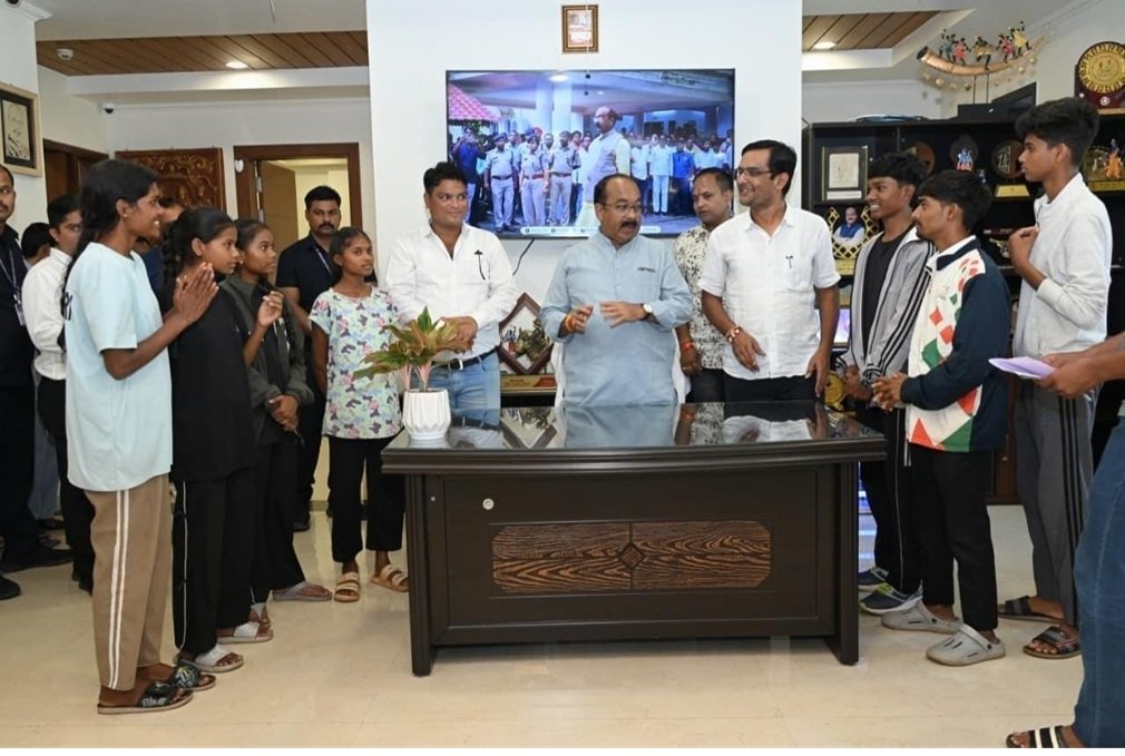 Rajnandgaon News : ग्रामीण ताईक्वांडो खिलाड़ियों की उपमुख्यमंत्री एवं खेल मंत्री अरुण साव से सौजन्य मुलाक़ात