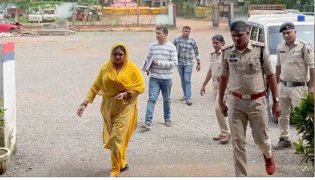 CG Crime: सूदखोरी और ब्लैकमेलिंग का खुलासा, महिला और उसका सहयोगी गिरफ्तार