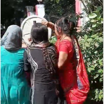 Gwalior News : ग्वालियर SP ऑफिस के बाहर लव मैरिज को लेकर हंगामा, सड़क पर भिड़े दोनों परिवार, वीडियो वायरल