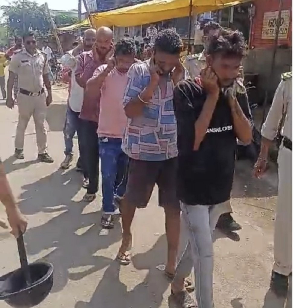 Jabalpur Crime : जबलपुर में जुआरियों का जुलूस! रांझी पुलिस ने पकड़कर पूरे इलाके में निकाला पैदल मार्च, मुख्य सटोरिया फरार