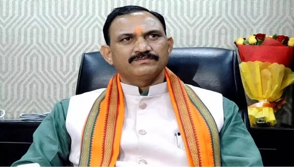 CG News : नग्न पार्टी की अनुमति को लेकर कांग्रेस ने सरकार पर साधा निशाना, मंत्री जायसवाल ने किया पलटवार