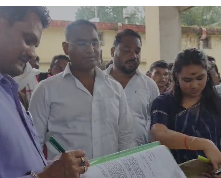 CG NEWS : कोत्तागुडेम-किरन्दुल रेल परियोजना के सर्वे पर रोक की मांग, ग्रामीणों ने तहसीलदार को सौंपा ज्ञापन