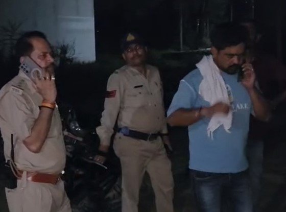Crime News : जिसे पुलिस ने बताया लाठी डंडे से महिला की हत्या का मामला, वह निकला भयावह गोलीकांड, कैजुअल्टी वार्ड से पुलिस चौकी भेजी गई सूचना ने पुलिस के मंसूबे पर फेरा पानी