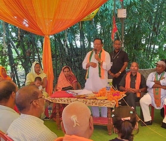 CG NEWS: स्वच्छता ही सेवा अभियान में शामिल हुए रामसेवक पैकरा, परसडिहा मंदिर परिसर में की सफाई