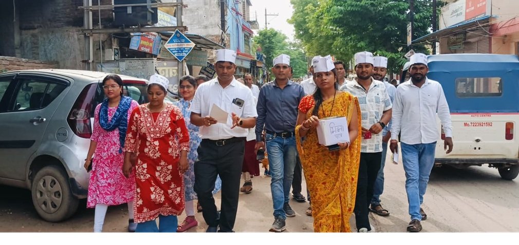 Mungeli News : एनएचएम कर्मचारियों की हड़ताल को 16 दिन, भिक्षा पात्र लेकर खोज रहे ‘मोदी की गारंटी’; कई संगठनों ने दिया समर्थन