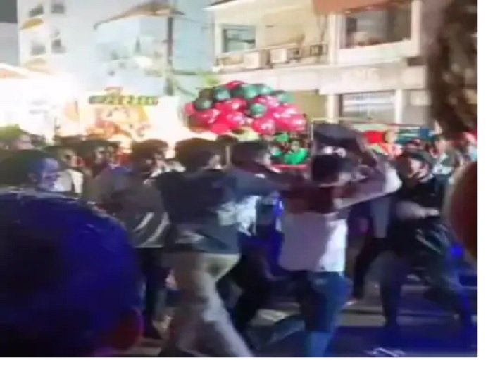 Raipur Crime : रायपुर में गणेश झांकी के दौरान बवाल: दो गुटों में मारपीट, ईंट-पत्थर से हमला, वीडियो वायरल
