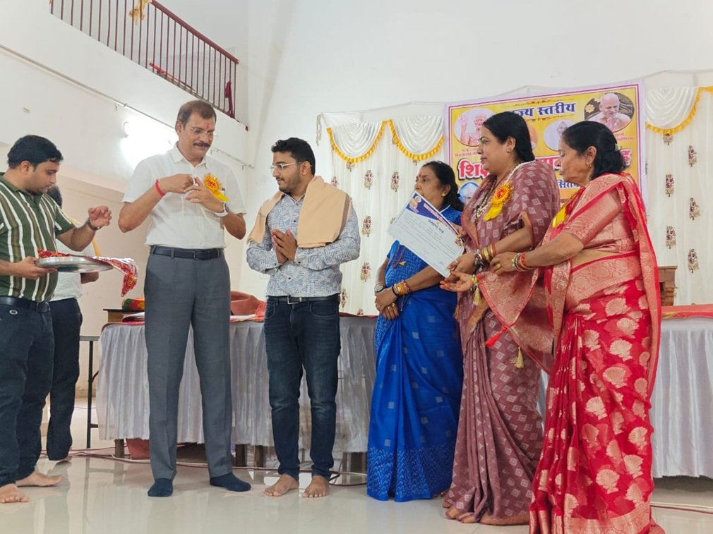 अखिल भारतीय शाकाहार परिषद द्वारा शिक्षक दिवस के अवसर पर शिक्षकों का सम्मान , राज्य स्तरीय सम्मेलन में विभा अवस्थी महिला मोर्चा प्रदेश अध्यक्ष शामिल हुई