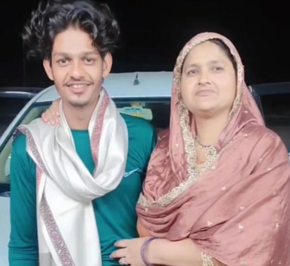 Jabalpur News : ग्वारी गांव के पास कार ने मारी मोटरसाइकिल सवारों को टक्कर तीन की मौत 6 घायल, अनियंत्रित होकर कार भी पलटी