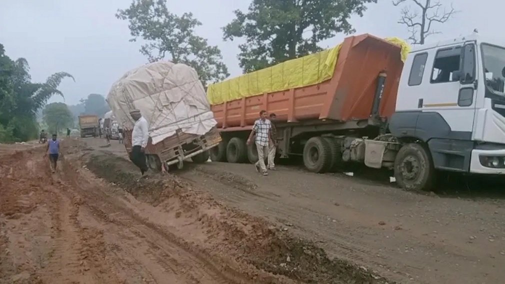 CG NEWS: बिलासपुर-जबलपुर नेशनल हाईवे पर भीषण जाम, यात्रियों को भारी परेशानी