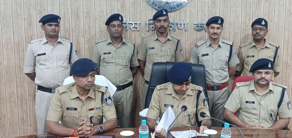 Crime News : पुलिस को मिली बड़ी सफलता, 29 पेटी अवैध शराब जब्त, एसपी ने प्रेस कॉन्फ्रेंस कर दी जानकारी