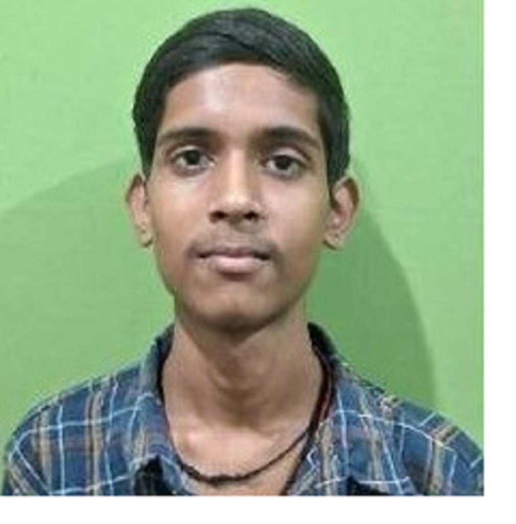 Singrauli News: विद्यालय में टॉप करने वाले प्रतिभाशाली छात्र अभिषेक सोनी को मिली स्कूटी की सौगात