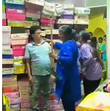 Indore News : दो लाख की लेनदेन में कपड़ा व्यापारी की महिलाओं ने की पिटाई, वीडियो वायरल