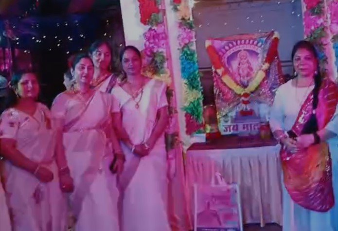 Kharora News : खरोरा में गांधी गरबा समिति ने नवरात्रि पर भव्य गरबा आयोजन से बांधा समा, पारंपरिक नृत्यों ने मोहा मन