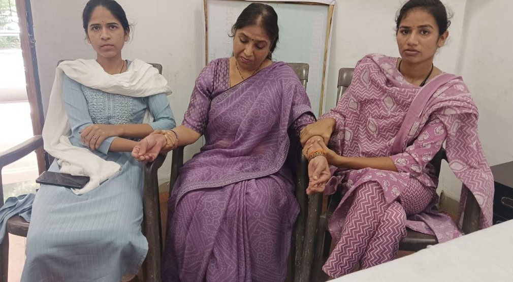 Indore News : मॉडल स्कूल के प्राचार्य मनीष पहाड़िया दो हजार की रिश्वत लेते रंगेहाथ गिरफ्तार, लोकायुक्त की कार्रवाई