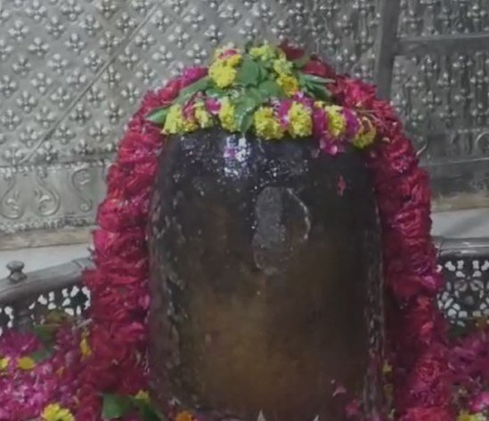 ujjain News : आज साल का आखिरी पूर्ण चंद्रग्रहण: उज्जैन सहित प्रदेश के मंदिरों में बदली पूजा की व्यवस्थाएं