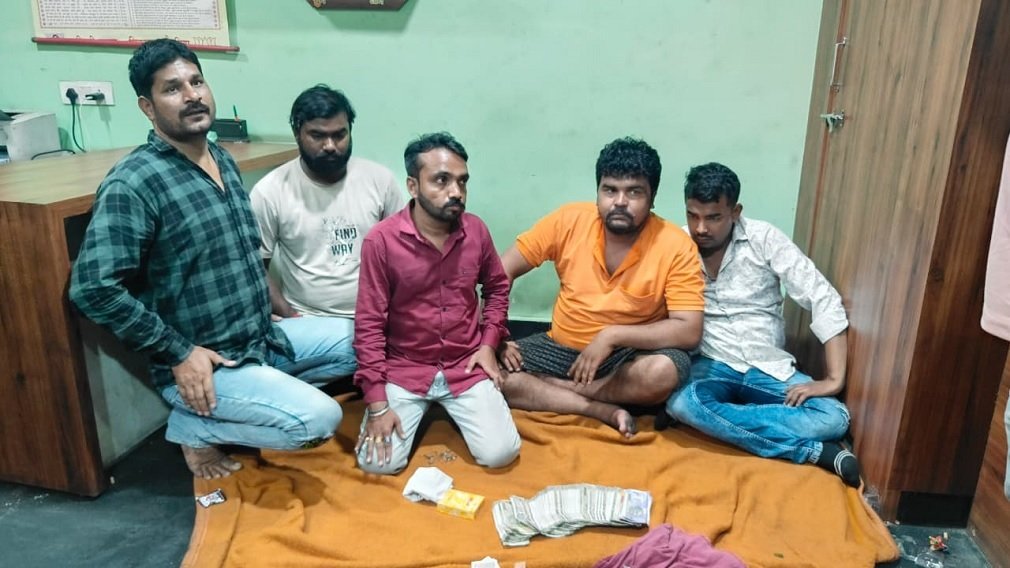 CG NEWS : खमतराई पुलिस की बड़ी कार्रवाई, जुआ फड़ पर दबिश, ताश और मोबाइल के साथ 5 गिरफ्तार