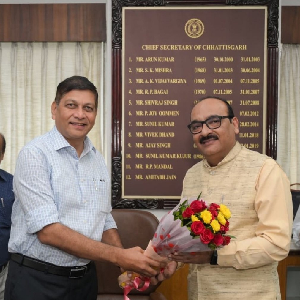’CG NEWS : छत्तीसगढ़ के नवनियुक्त मुख्य सचिव विकासशील ने कार्यभार संभाला’, आईएएस बनने के बाद मध्य प्रदेश कैडर मिला था