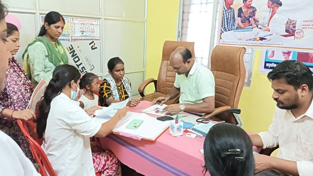 CG NEWS : सामुदायिक स्वास्थ्य केंद्र घरघोड़ा में प्रधानमंत्री सुरक्षित मातृत्व शिविर का सफल आयोजन