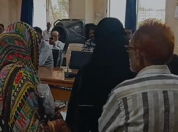 Burhanpur News : मेहंदी लगे हाथ, आंखों में आंसू… दुल्हन पहुंची कलेक्टर कार्यालय, दूल्हा बारात ही नहीं लाया – 5 लाख की डिमांड का खुला राज़।