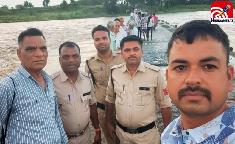 Shajapur News : उफनती पार्वती नदी में मौत का पुल बाइक समेत बहा 19 साल का युवक, देखें कैसे हुआ रेस्क्यू…..