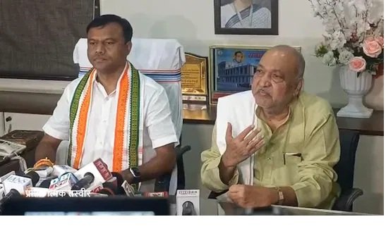 CG Politics : रविंद्र चौबे पहुंचे राजीव भवन, दीपक बैज से बंद कमरे में मुलाकात, चुनाव कलेक्टिव लीडरशिप में लड़ने का ऐलान