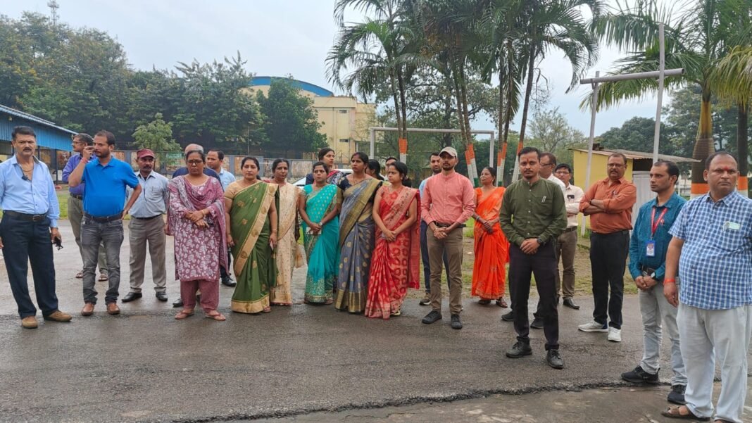 CG News : डीएवी बचेली में बवाल : प्राचार्य चेतना शर्मा के खिलाफ शिक्षक धरने पर, मानसिक प्रताड़ना का आरोप