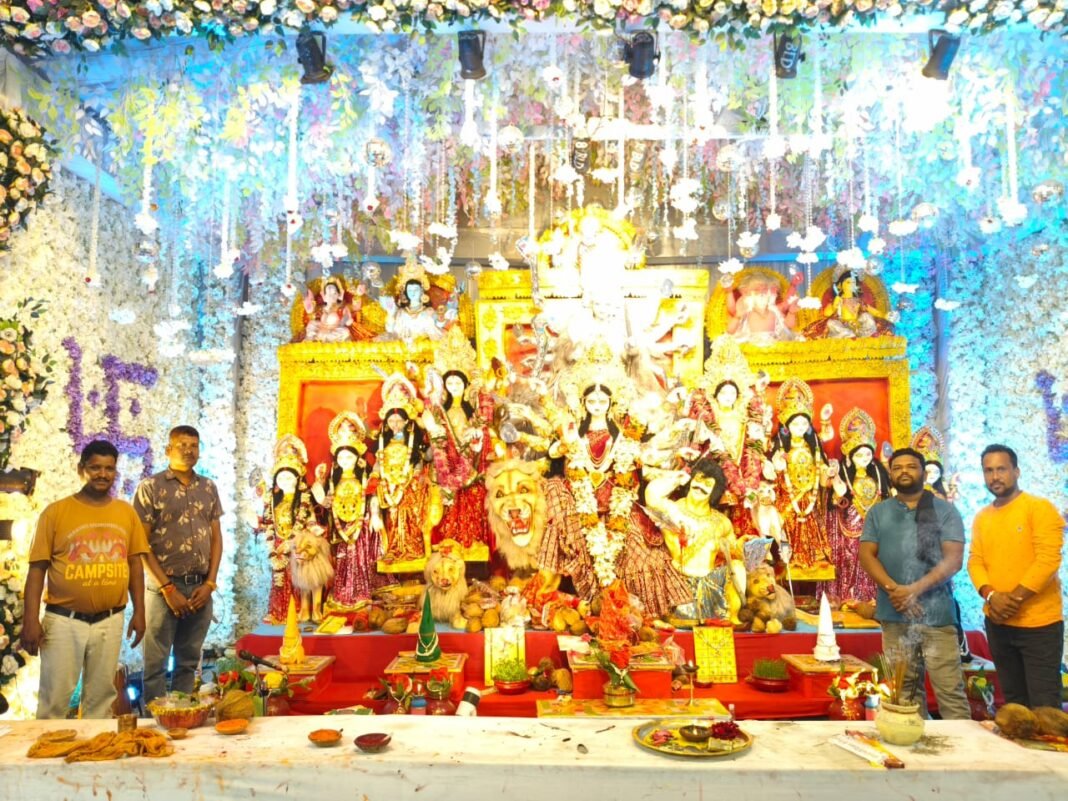 CG News : नवरात्र में सजी भव्य छटा: नव जागृति दुर्गा पूजन समिति ब्लॉक कॉलोनी, घरघोड़ा का विशाल पंडाल बना आकर्षण का केंद्र
