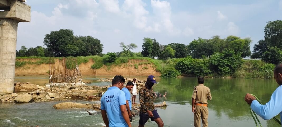 MP News : रीवा के शाहपुर में नदी से मिला अज्ञात महिला का शव, पुलिस ने शुरू की जांच