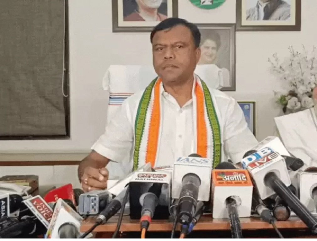 Politics News : कांग्रेस का तीन दिवसीय आंदोलन “वोट छोड़, गद्दी छोड़”: दीपक बैज ने उठाए सरकार पर गंभीर सवाल, ट्राइबल विभाग में रोटी मेकर मशीन खरीदी में घोटाले का आरोप