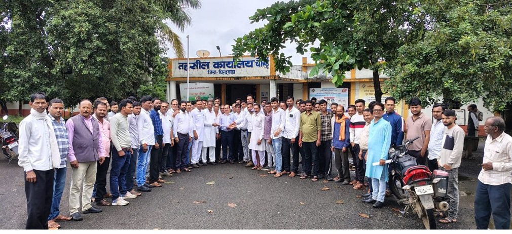 Chhindwara News : चौरई और अमरवाड़ा के लोधी समाज ने गुलाबी गैंग कमांडर की बिना शर्त रिहाई की मांग की, राज्यपाल को दिया ज्ञापन