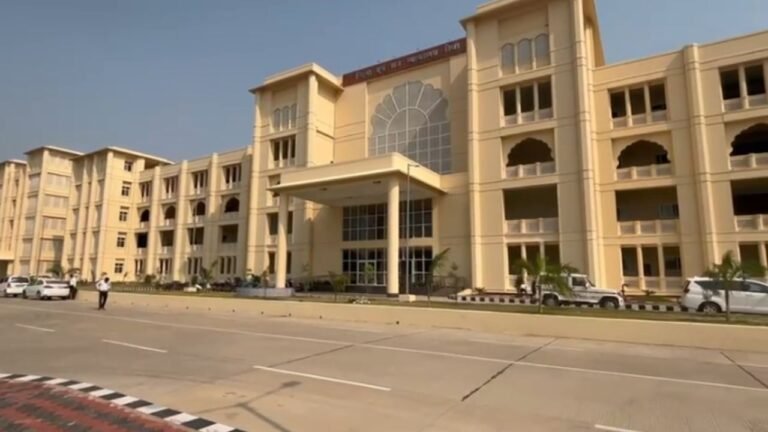 Hi-tech court building : रीवा : सालों विवाद के बाद 95 करोड़ की लागत से हाई-टेक कोर्ट तैयार, कल शुरू होगी शिफ्टिंग