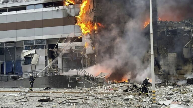 Attack on Kyiv : यूक्रेन पर रूस की भीषण एयरस्ट्राइक: 595 ड्रोन और 48 मिसाइलें दागी गईं, कई इमारतें खंडहर
