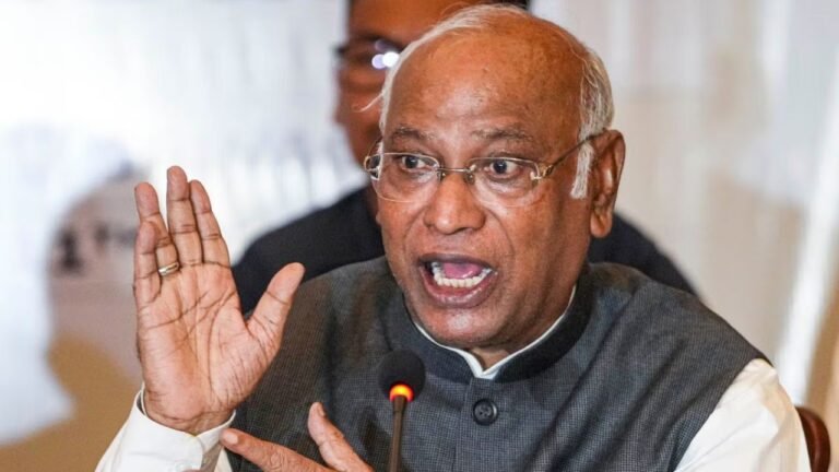 Aland Assembly Seat : कर्नाटक सीट गड़बड़ी मामला : खड़गे ने EC पर साधा निशाना, पूछा- क्या चुनाव आयोग भाजपा का ऑफिस बन गया है?