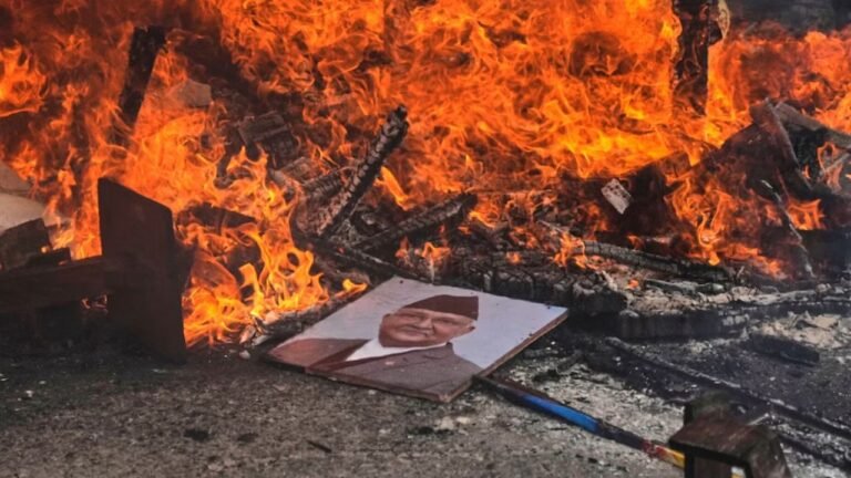 Nepal’s politics : नेपाल की राजनीति फिर संकट में-17 साल में 14 बार बदली सरकार, ‘Gen Z आंदोलन’ ने बढ़ाया असंतोष