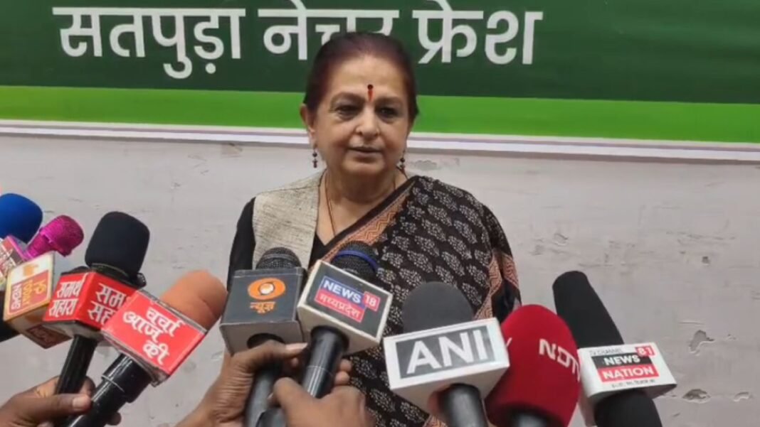 MP News : बुरहानपुर में रासायनिक खेती के नुकसान और प्राकृतिक खेती पर जागरूकता कार्यशाला आयोजित