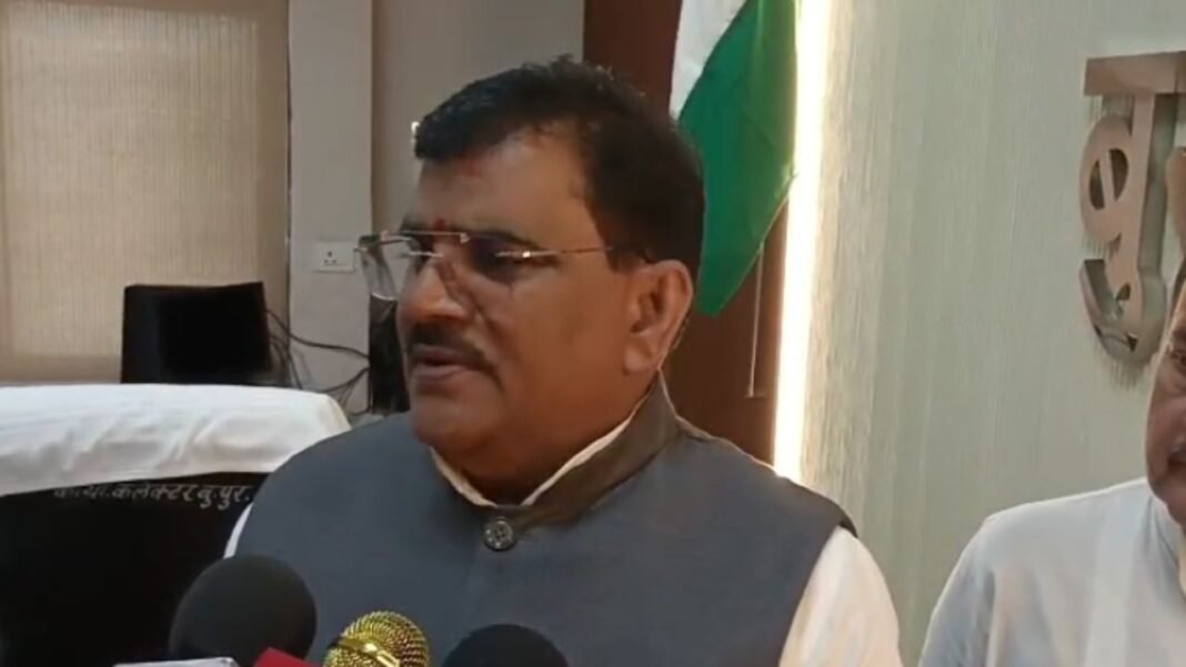 MP News : बुरहानपुर में सेवा पखवाड़ा अभियान की तैयारियों की समीक्षा बैठक, सांसद ज्ञानेश्वर पाटील ने दिया दिशा-निर्देश