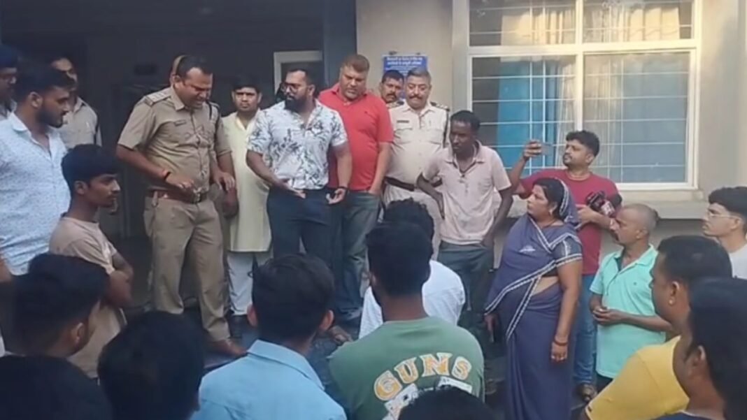 MP News : बरगी में व्यापारियों-ग्रामीणों का थाने के खिलाफ रोष, चोरी की घटनाओं पर न्याय की मांग