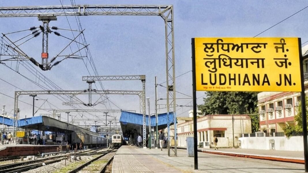 DRI : गुप्त सूचना पर कार्रवाई : लुधियाना रेलवे स्टेशन पर DRI की दबिश, 25 नग सिगरेट जब्त