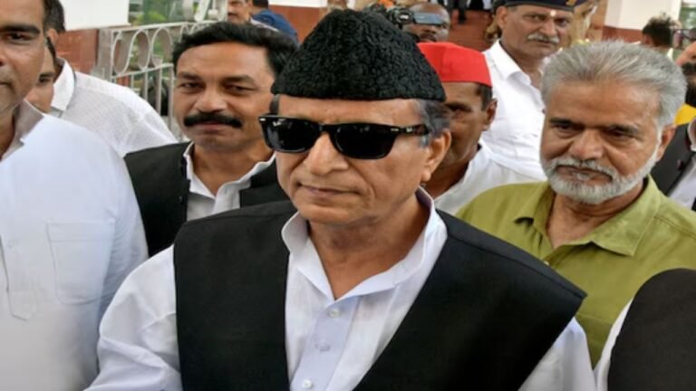 Azam Khan : आजम खान रिहा – सियासी अटकलों पर चुप्पी, बसपा में जाने पर बोले- मुझसे क्यों…