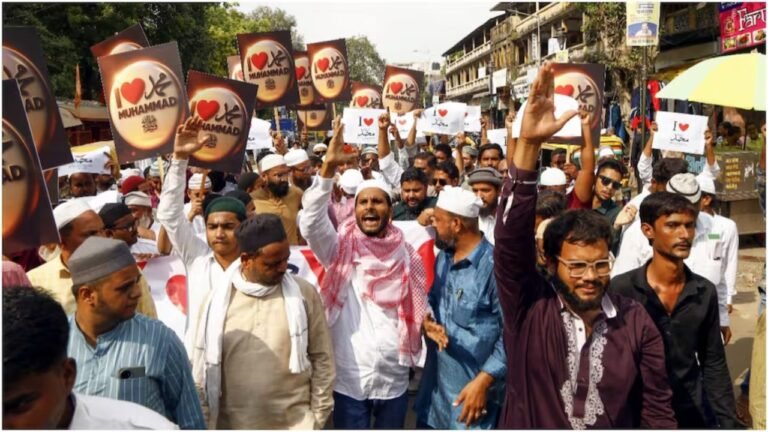 I Love Muhammad : यूपी के बाद अब MP में ‘I Love Muhammad’ कैंपेन, भोपाल में 2 हजार वाहनों पर लगाया नबी का नाम