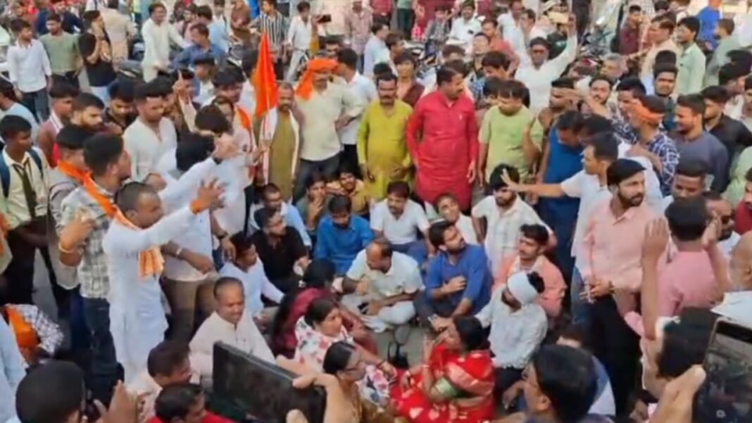 Tikamgarh : टीकमगढ़ में शालेय खेल प्रतियोगिता का विवाद : पुलिस और एबीवीपी में झड़प